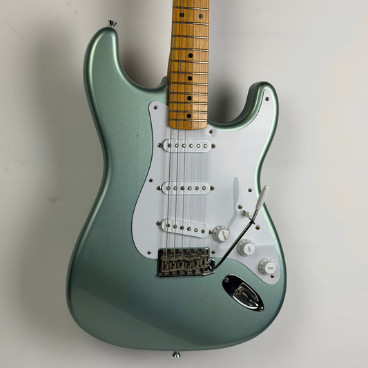 Fender AVRI American Vintage '57 Stratocaster Reissue (2001), Ice Blue Metallic (Pre-Owned)