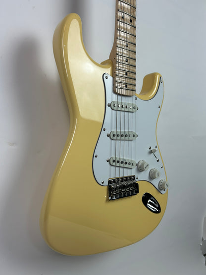 Fender Yngwie Malmsteen Stratocaster, Scalloped Maple Fingerboard, Vintage White (B-Stock)