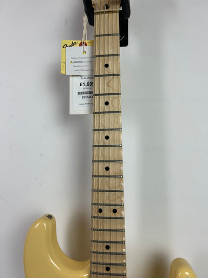 Fender Yngwie Malmsteen Stratocaster, Scalloped Maple Fingerboard, Vintage White (B-Stock)