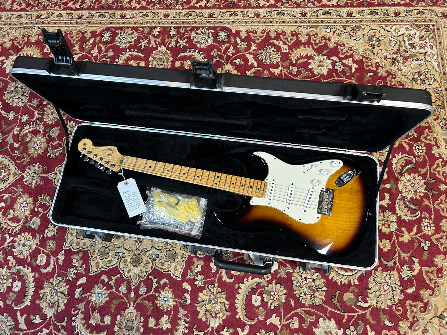 Fender American Standard Stratocaster (2007), Maple Fingerboard, 3-Color Sunburst (Pre-Owned)