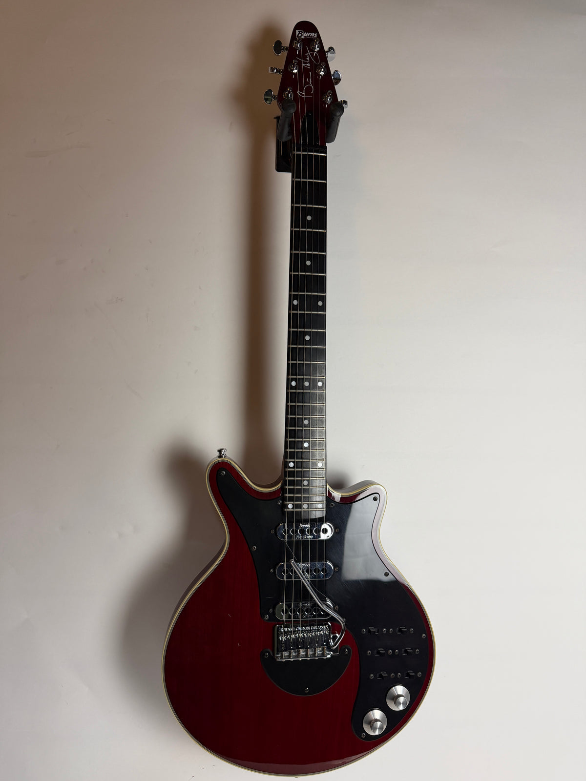 Burns Brian May Signature Original, Red (Pre-Owned)
