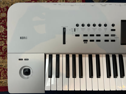 Korg Nautilus 61AT Grey Edition (Pre-Owned)