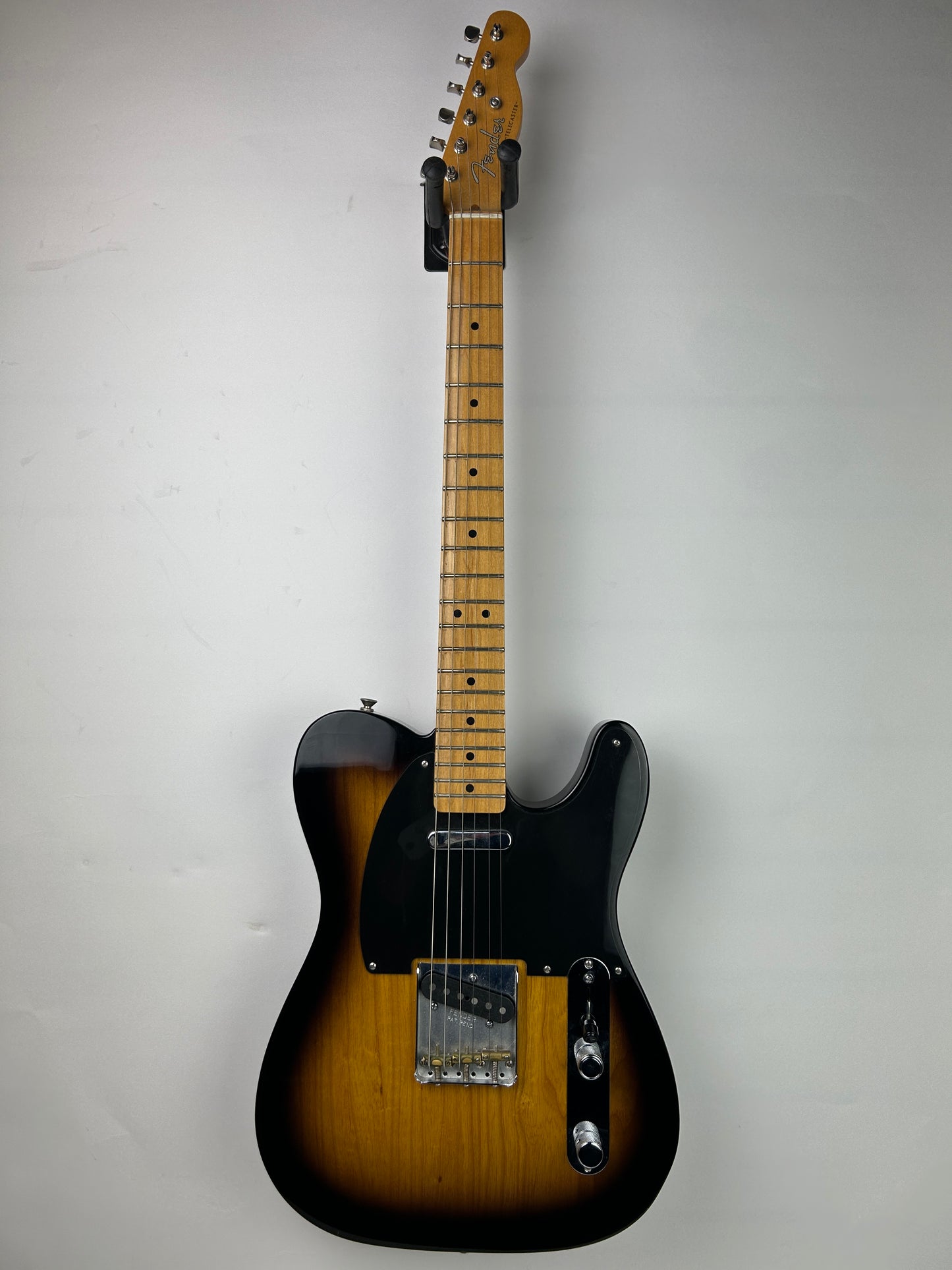 Fender Classic Player Baja Telecaster, Maple Fingerboard, 2-Color Sunburst (Pre-Owned)