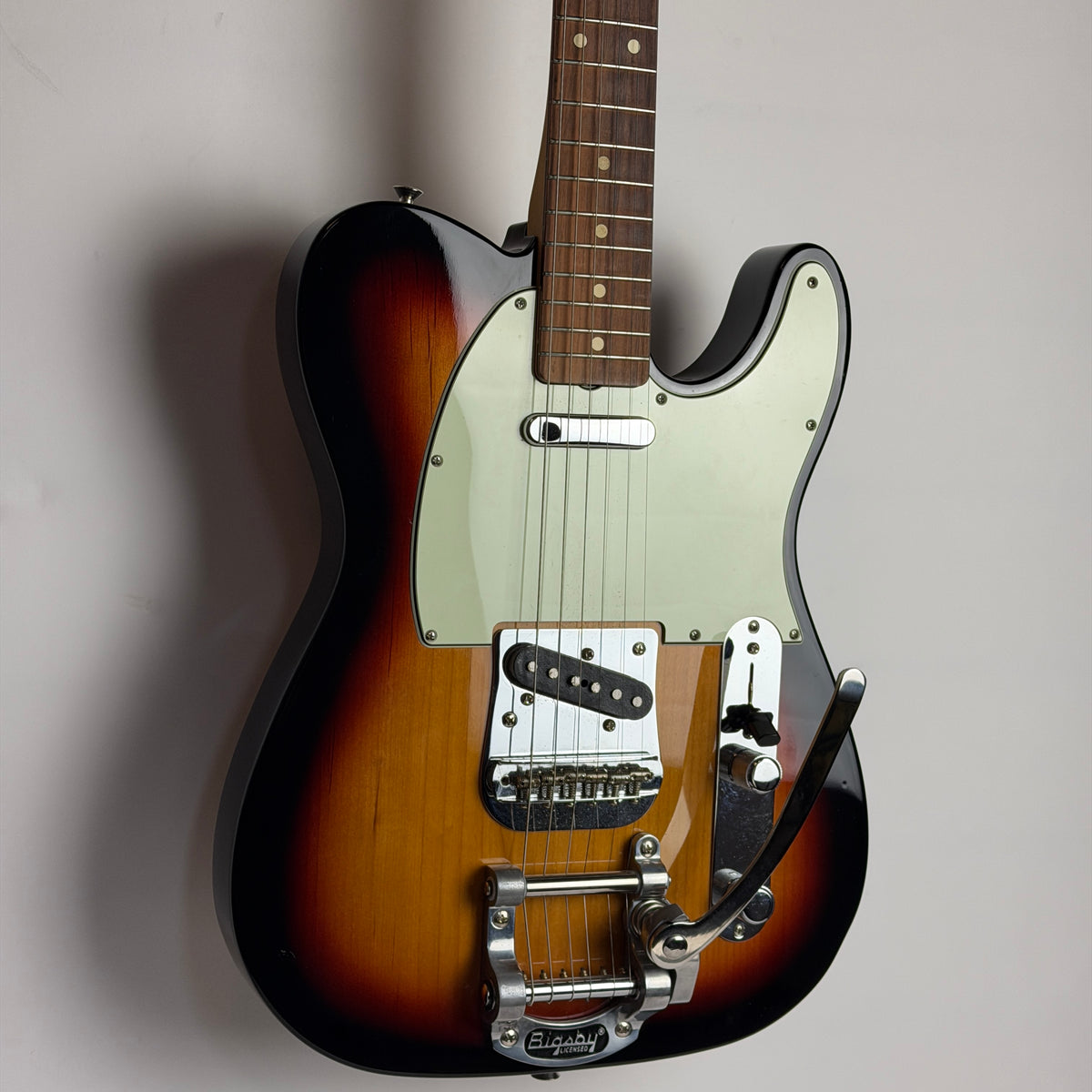 Fender Vintera '60s Telecaster Bigsby, Pau Ferro Fingerboard, 3-Color Sunburst (Pre-Owned)
