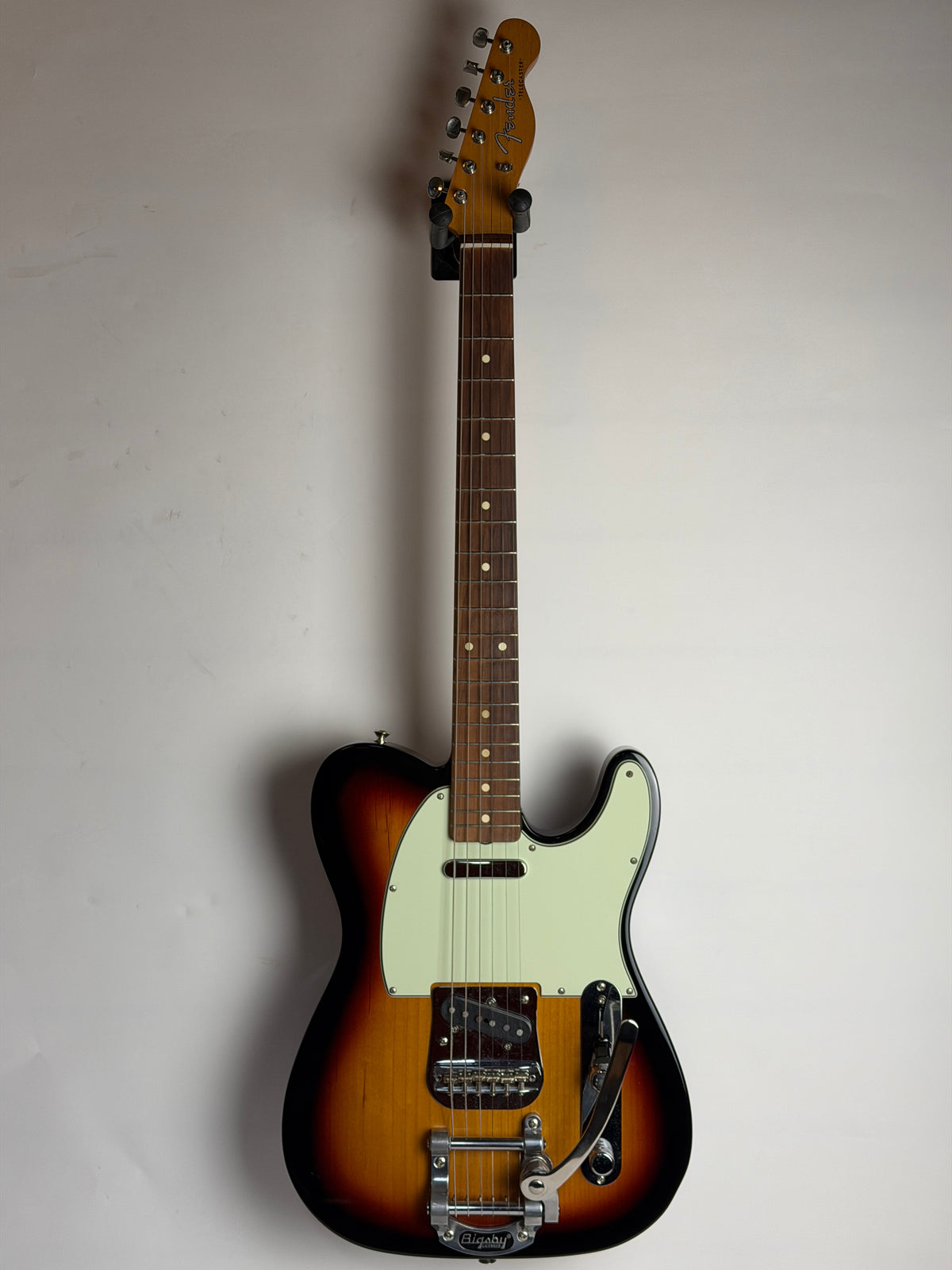 Fender Vintera '60s Telecaster Bigsby, Pau Ferro Fingerboard, 3-Color Sunburst (Pre-Owned)