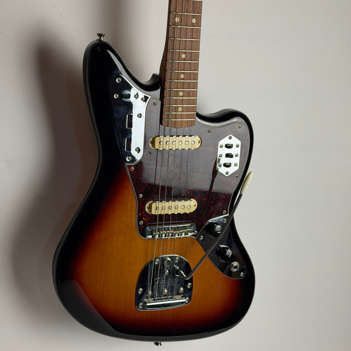 Fender Vintera '60s Jaguar, Pau Ferro Fingerboard, 3-Color Sunburst (Pre-Owned)