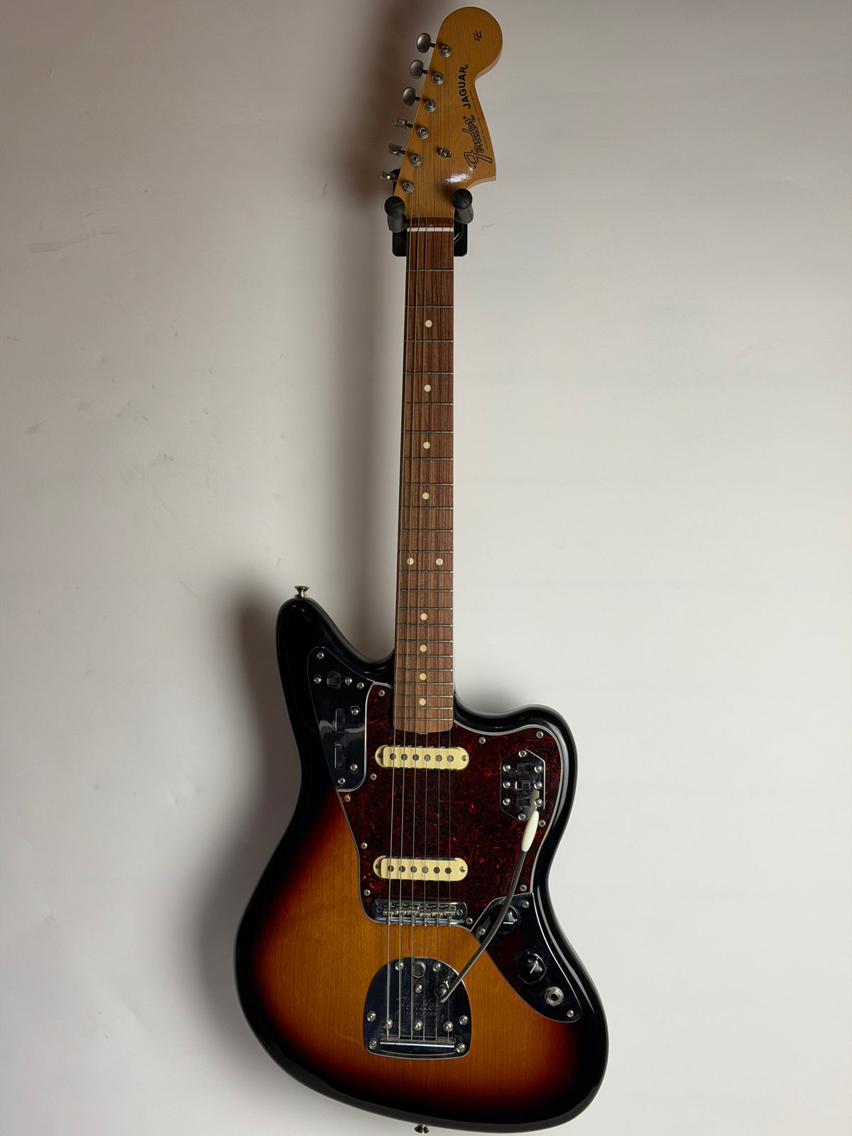 Fender Vintera '60s Jaguar, Pau Ferro Fingerboard, 3-Color Sunburst (Pre-Owned)