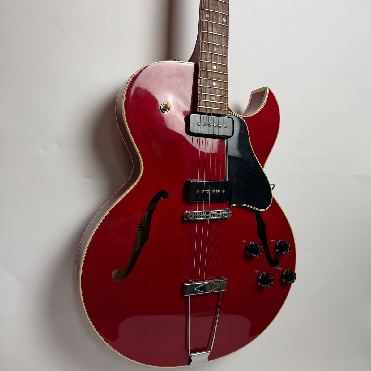 Gibson ES135 (2001) Semi-Hollow Electric Guitar, Red (Pre-Owned)