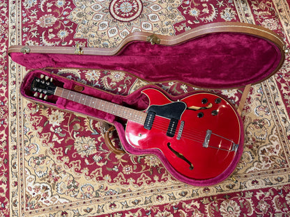 Gibson ES135 (2001) Semi-Hollow Electric Guitar, Red (Pre-Owned)