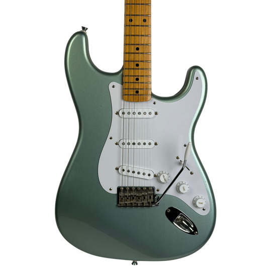 Fender AVRI American Vintage '57 Stratocaster Reissue (2001), Ice Blue Metallic (Pre-Owned)