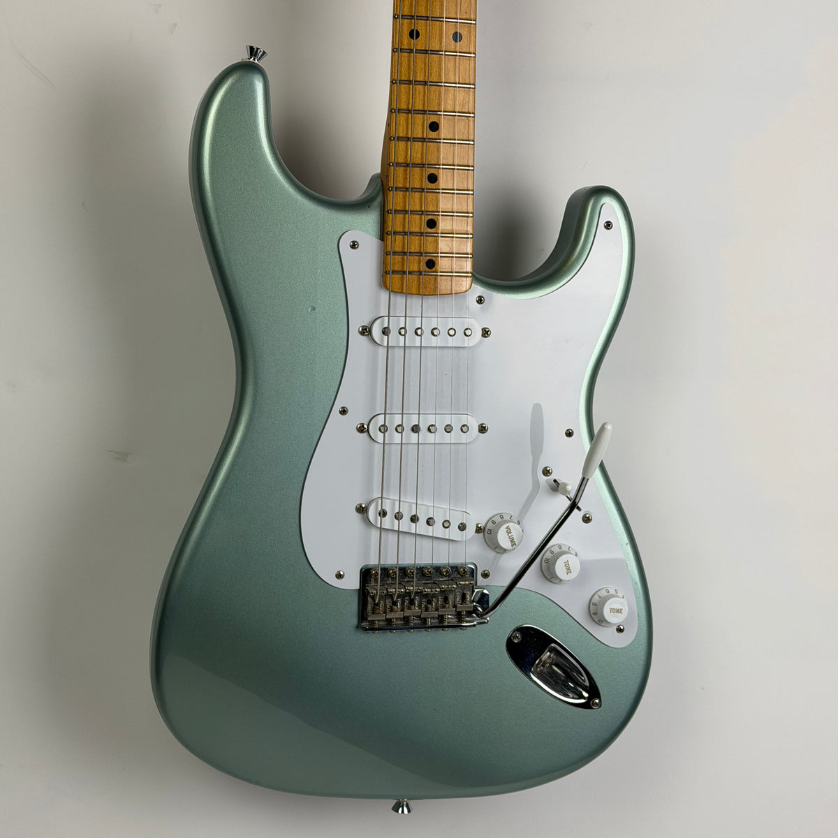 Fender AVRI American Vintage '57 Stratocaster Reissue (2001), Ice Blue Metallic (Pre-Owned)