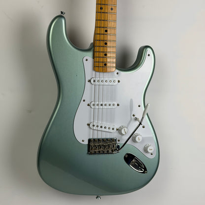 Fender AVRI American Vintage '57 Stratocaster Reissue (2001), Ice Blue Metallic (Pre-Owned)