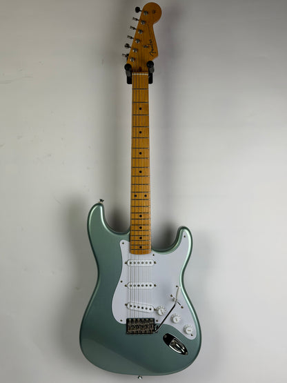 Fender AVRI American Vintage '57 Stratocaster Reissue (2001), Ice Blue Metallic (Pre-Owned)