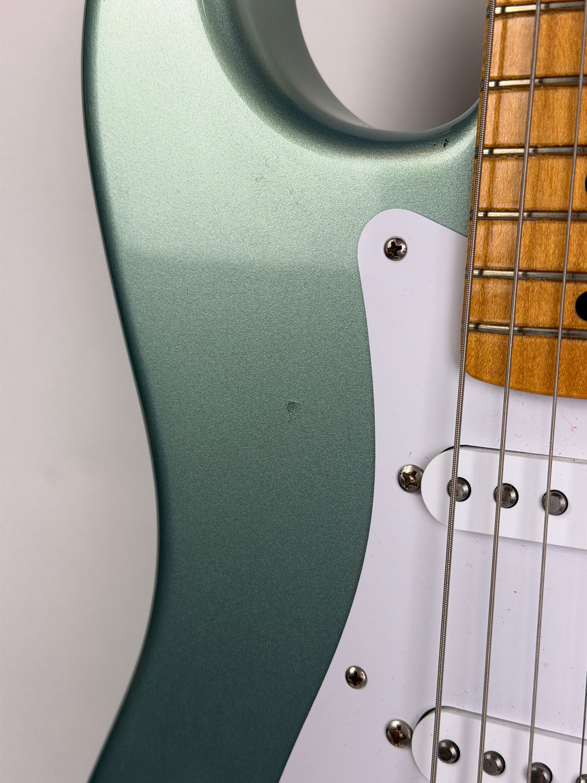 Fender AVRI American Vintage '57 Stratocaster Reissue (2001), Ice Blue Metallic (Pre-Owned)