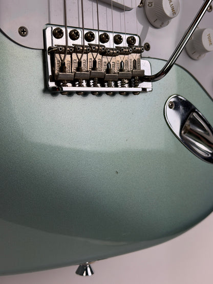 Fender AVRI American Vintage '57 Stratocaster Reissue (2001), Ice Blue Metallic (Pre-Owned)