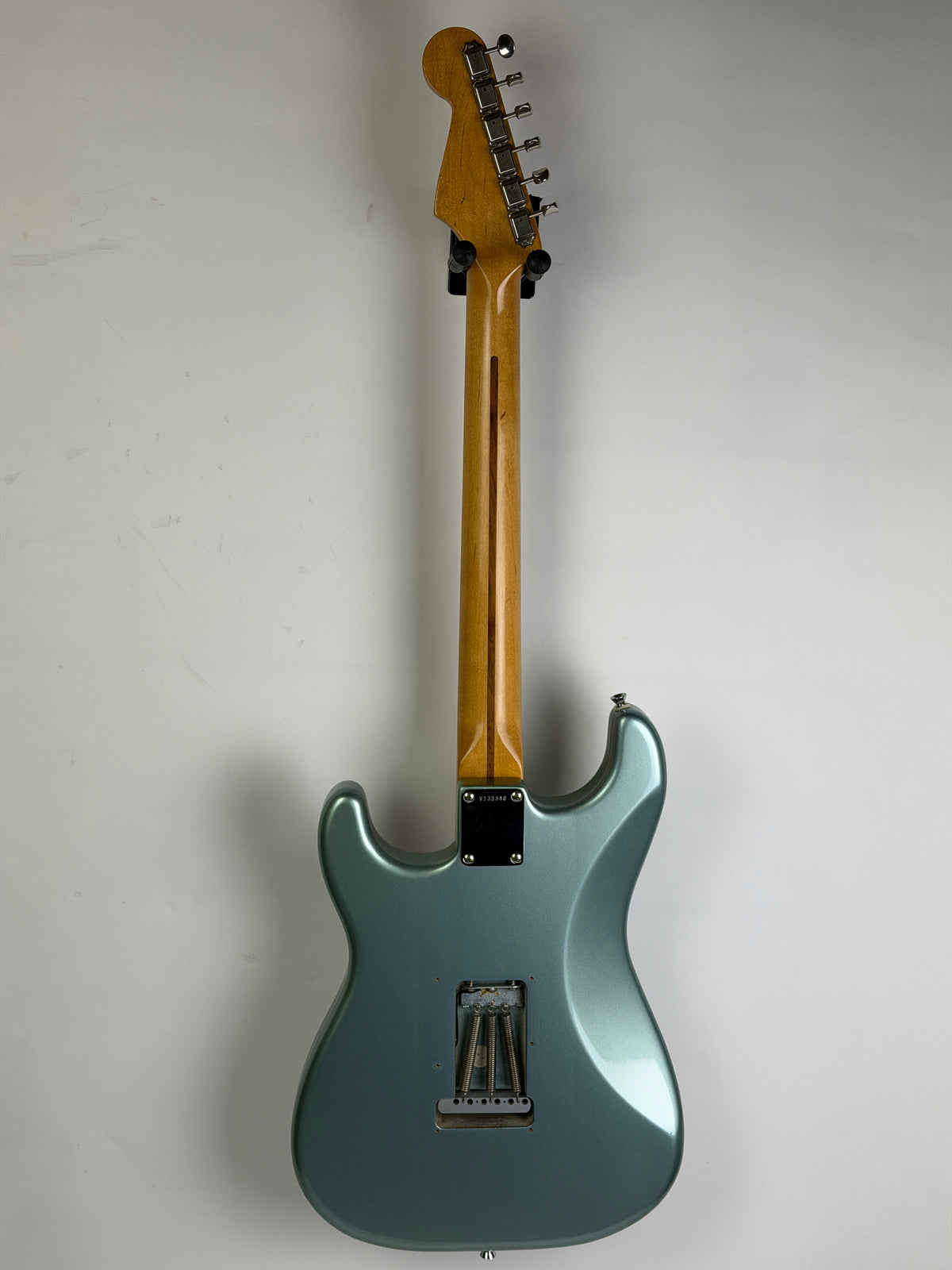 Fender AVRI American Vintage '57 Stratocaster Reissue (2001), Ice Blue Metallic (Pre-Owned)