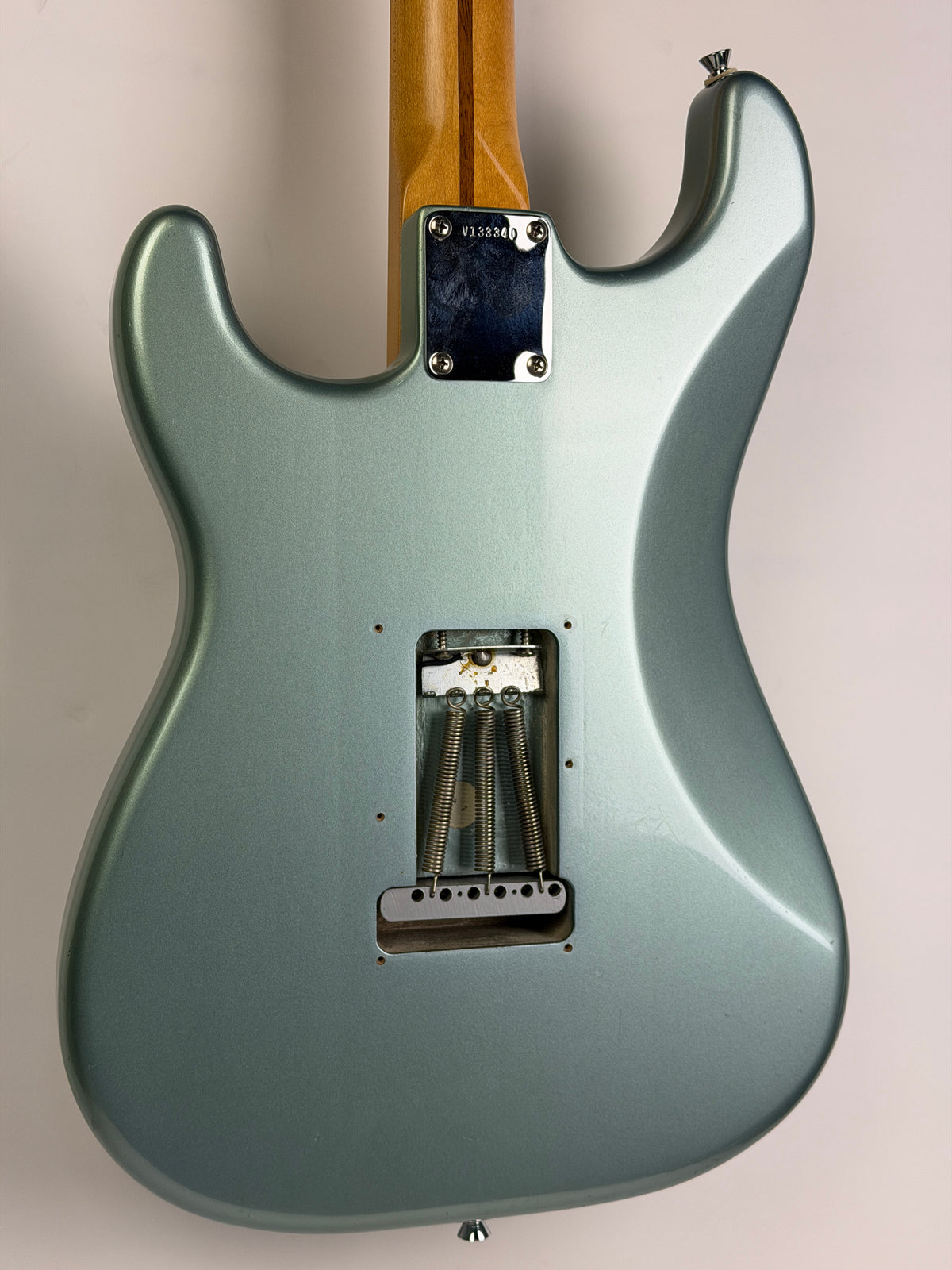 Fender AVRI American Vintage '57 Stratocaster Reissue (2001), Ice Blue Metallic (Pre-Owned)