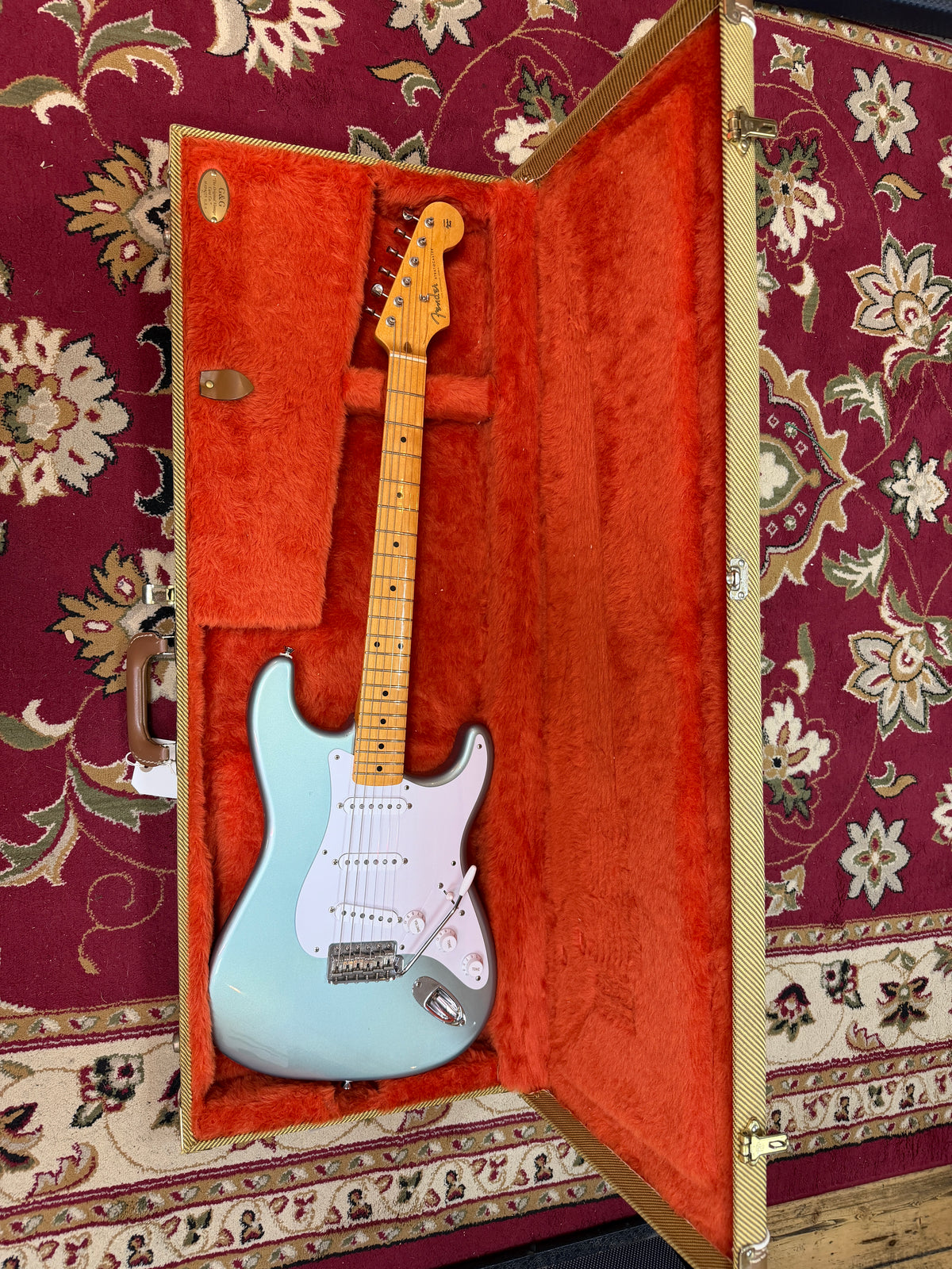 Fender AVRI American Vintage '57 Stratocaster Reissue (2001), Ice Blue Metallic (Pre-Owned)