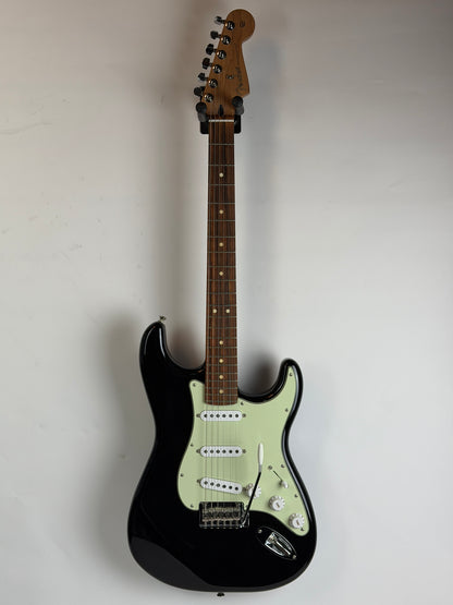 Fender Limited Edition Player Stratocaster, Roasted Maple Neck, Pau Ferro Fingerboard, Black (Pre-Owned)