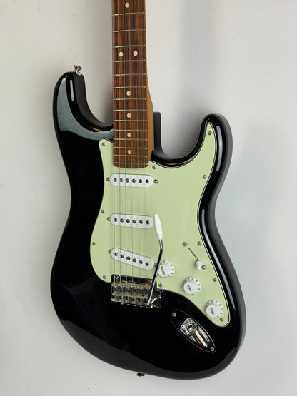 Fender Limited Edition Player Stratocaster, Roasted Maple Neck, Pau Ferro Fingerboard, Black (Pre-Owned)